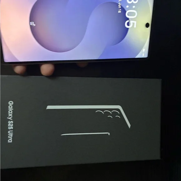 Samsung Galaxy S25 Ultra in Elegant Gray - Picture 2 of 2